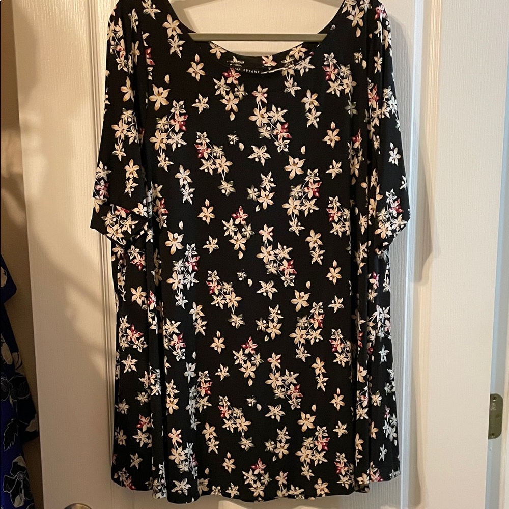 Lane Bryant Black Floral Short Sleeve Top